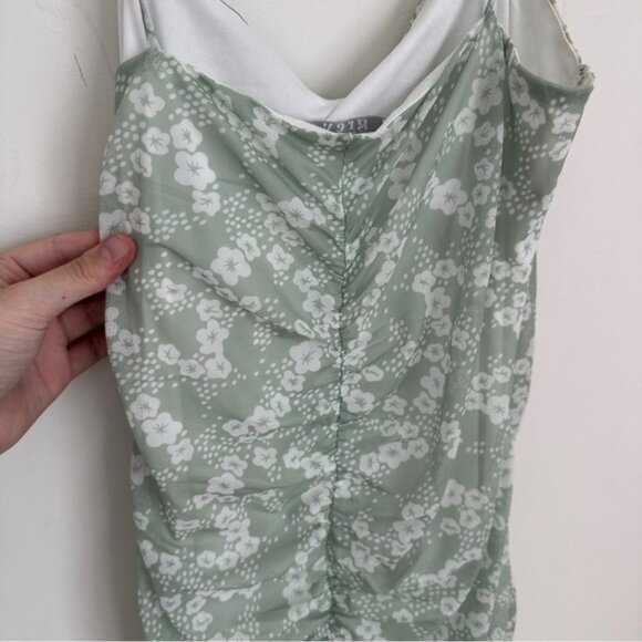 NWT Grey Bandit Weekend Wonder Dress in Sage Floral Ruched Size Medium - Picture 5 of 6
